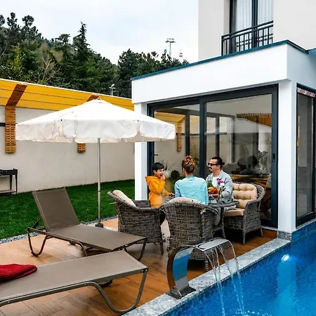 Merkez özel Havuzlu-korunakli-jakuzılı-şömınelı- Lüks Vılla Villa Sapanca