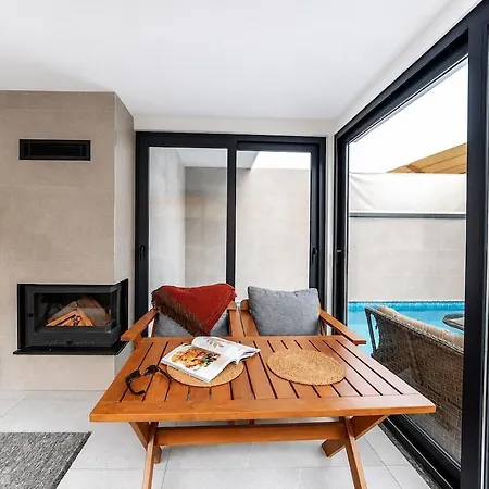Villa Merkez Oezel Havuzlu-korunakli-jakuzili-soemineli- Lueks *